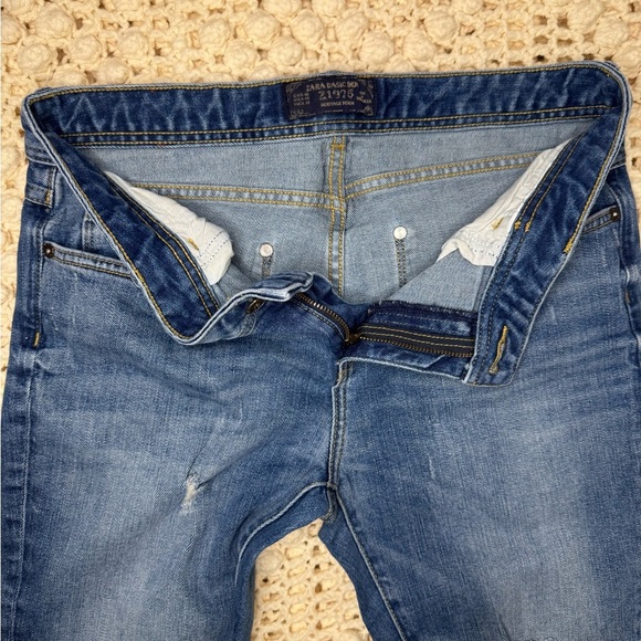 Zara Women's Blue Distressed Jeans.            #24 - Picture 9 of 13